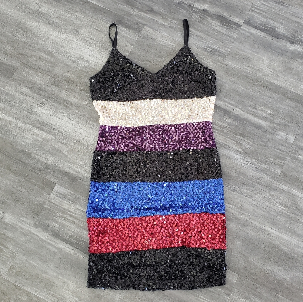 Multicolored Sequin Detailed Privy Mini